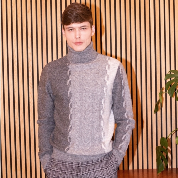 Paisley & Gray Other - NWT Paisley & Gray TRICOLOR CABLE TURTLENECK Size M- TRI GREY